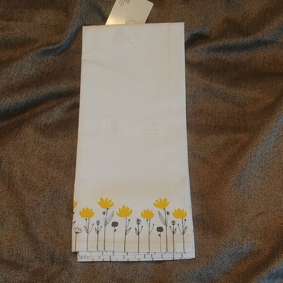 NWT Farmhouse Theme Cow "I herd that" with yellow flowers - Picture 3 of 4